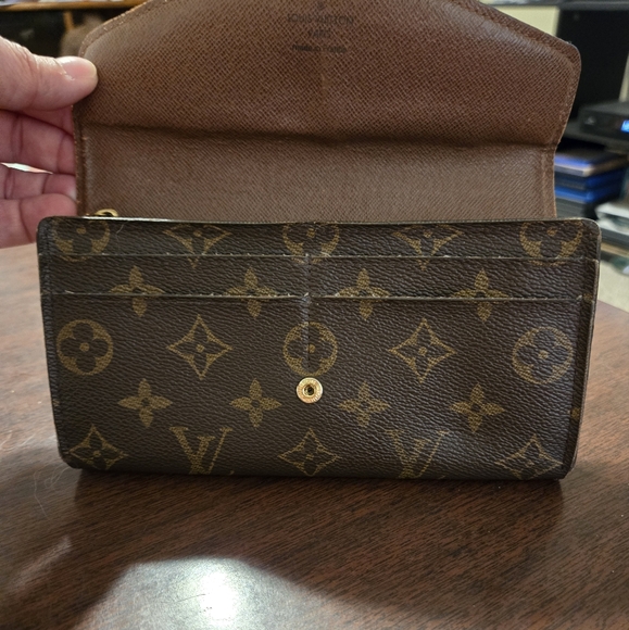 Authentic Louis Vuitton luxurious long monogram wallet in great condition - Picture 6 of 16
